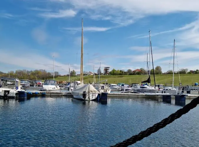 Hausboot Geiselruh 船上ホテル *